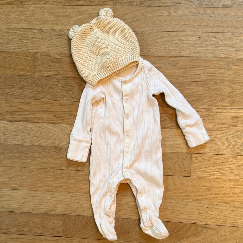 Baby Gap Cream Ribbed organic cotton Baby One Piece with Bear Ear knit Hat